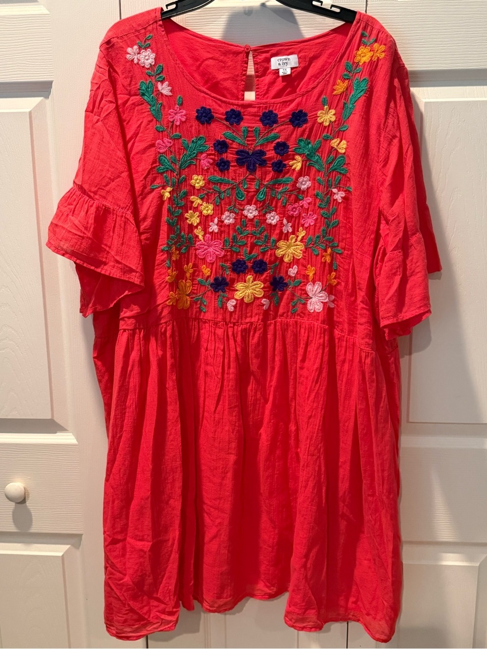 @ crown & ivy 3X Coral Embroidered Floral Casual Dress